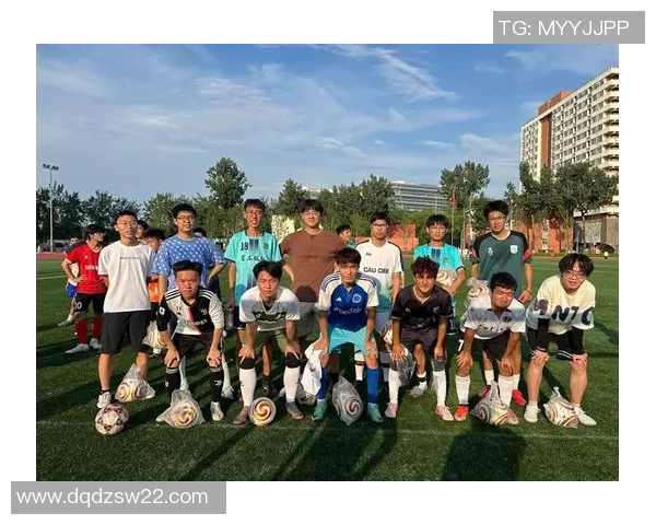 足球球星耐克奋战绿茵场谱写荣耀与梦想的新篇章